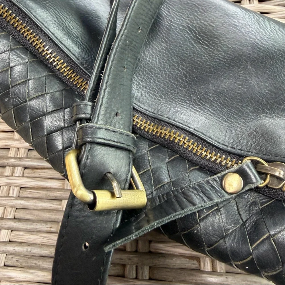 MANDRN Woven Atlas Crossbody! 💃 🔥 - Picture 10 of 14